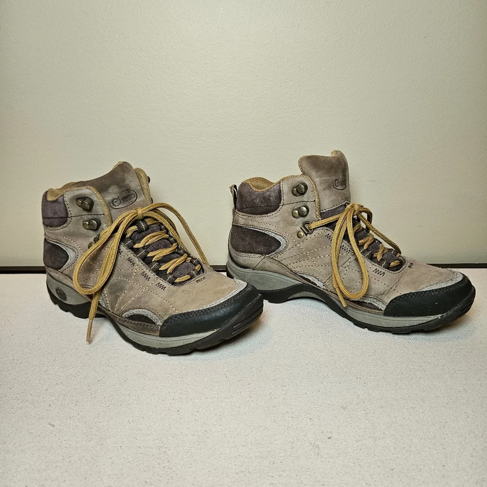 Chaco Waterproof Hiking Boots Women's Size 7 - Picture 3 of 11